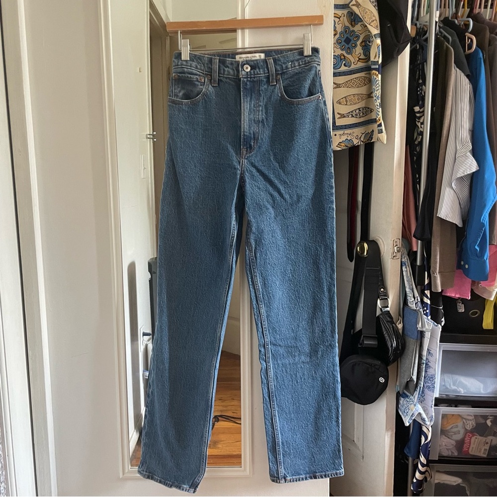 NWOT Abercrombie & Fitch Medium Wash The 90’s Straight Ultra High Rise Jeans